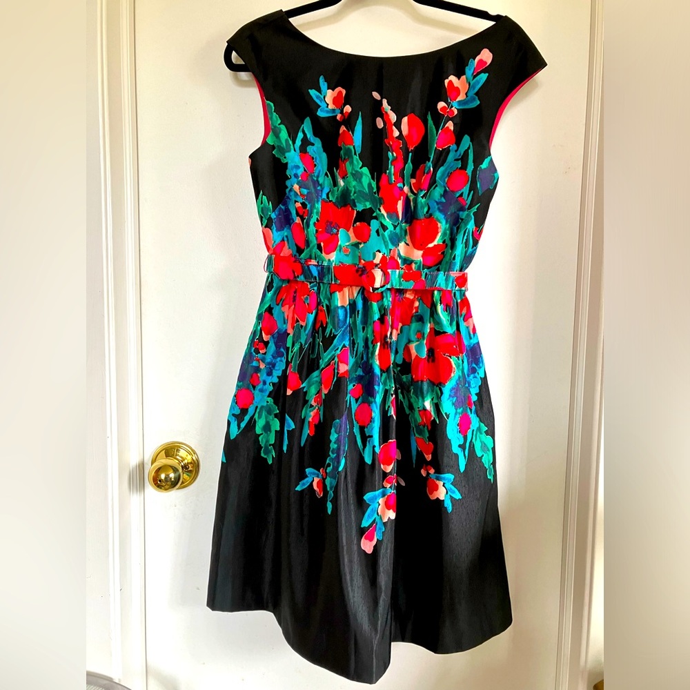 Eliza J - Floral Fit & Flare Dress - size 6 - with pockets